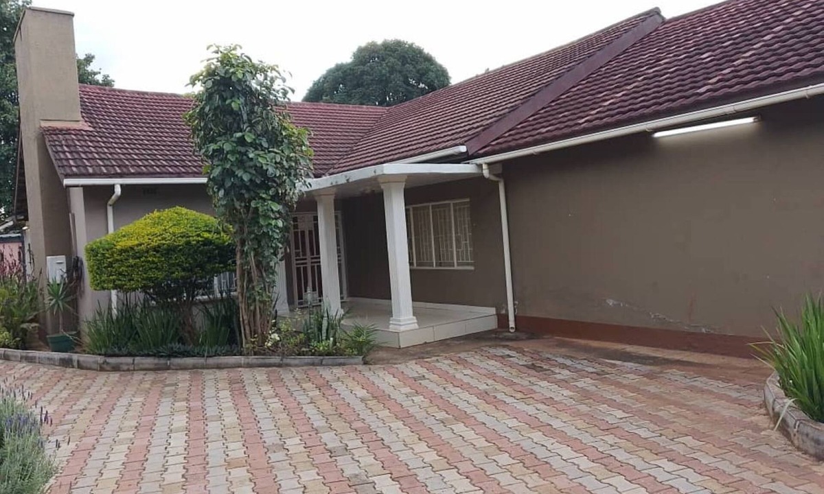Kabulonga House | Spacious 4-Bedroom Secure Home in Prime Sunningdale, Near Embassies and Malls.
