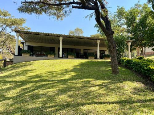 Mazvikadei Villa | Spacious 5 bed with spacious living area Dam View - 2246