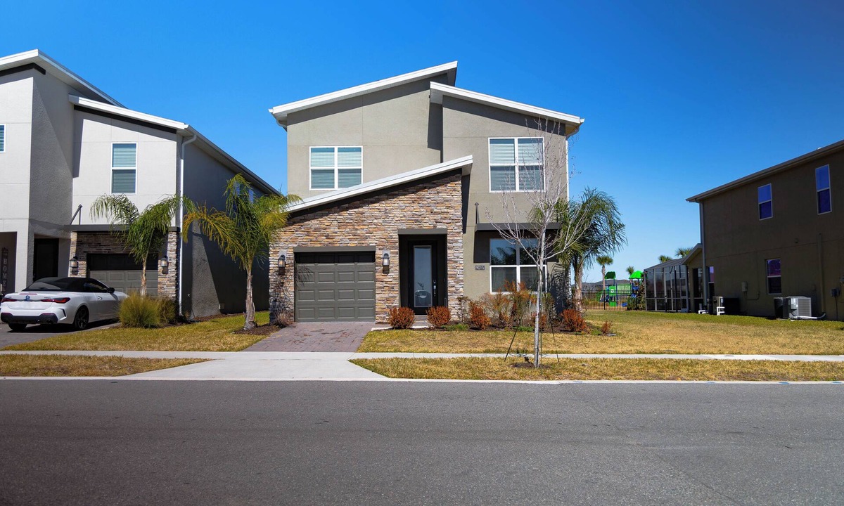 Davenport House | Spacious 5-bedroom 5bath house in serene Davenport with AC, Heating and Pool