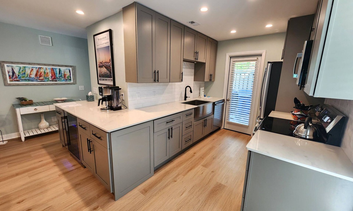 Sea Pines House | Spacious Coastal Villa w/Bright Sunroom Walk to Beach Sleeps 7
