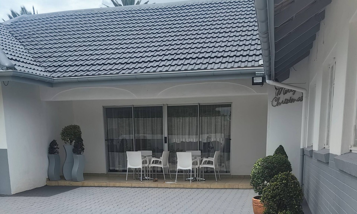 Bulawayo House | Spacious family-sized home, beautiful gardens. 5 minutes to ZITF.