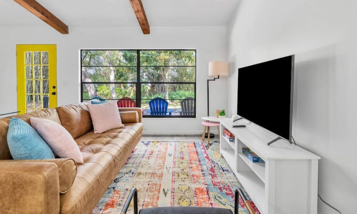 Ridge Wood Heights House | Spacious lux modern home, near downtown and beach
