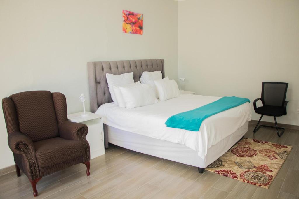 Bulawayo Apartment | Standard room in Morningside guesthouse - 2090