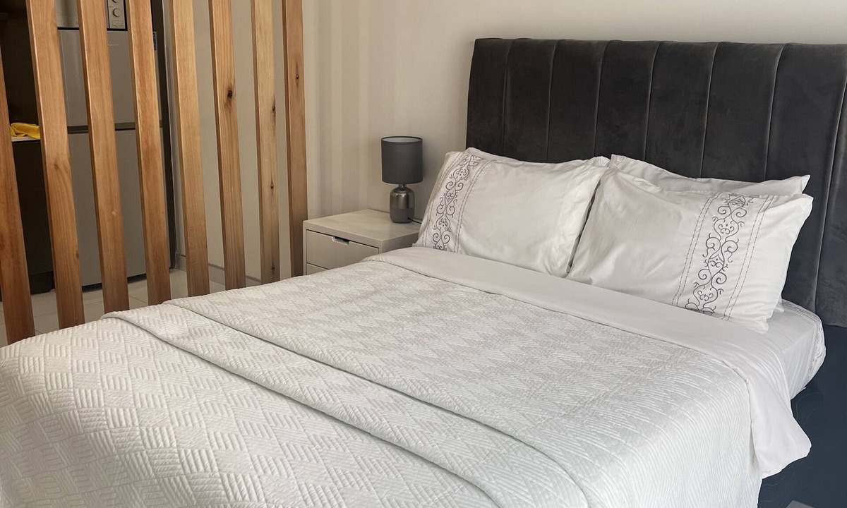Harare Apartment | Studio in Borrowdale West at Millennium Heights, close to upmarket amenities.