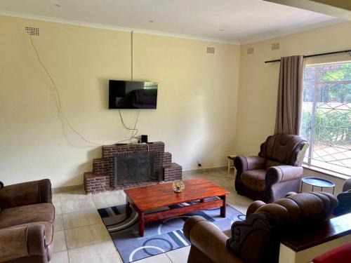 Greendale Apartment | Stylish 3-bedroom guesthouse in Greendale - 2336