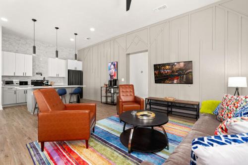 Near East Side House | Stylish Home Nr DT, Alamo, River Walk Games WiFi