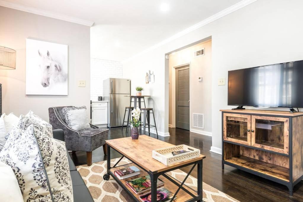 Virginia Highland Apartment | Stylish OneBedroom in Popular Virginia Highland 3miles to Mercedes Benz stadium
