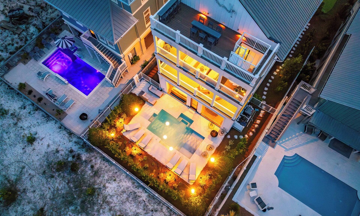 Grayton Beach House | Sugar Magnolia: Close to beach in Grayton w/Pool! 4 Kings + 6 Bunks; sleeps 14