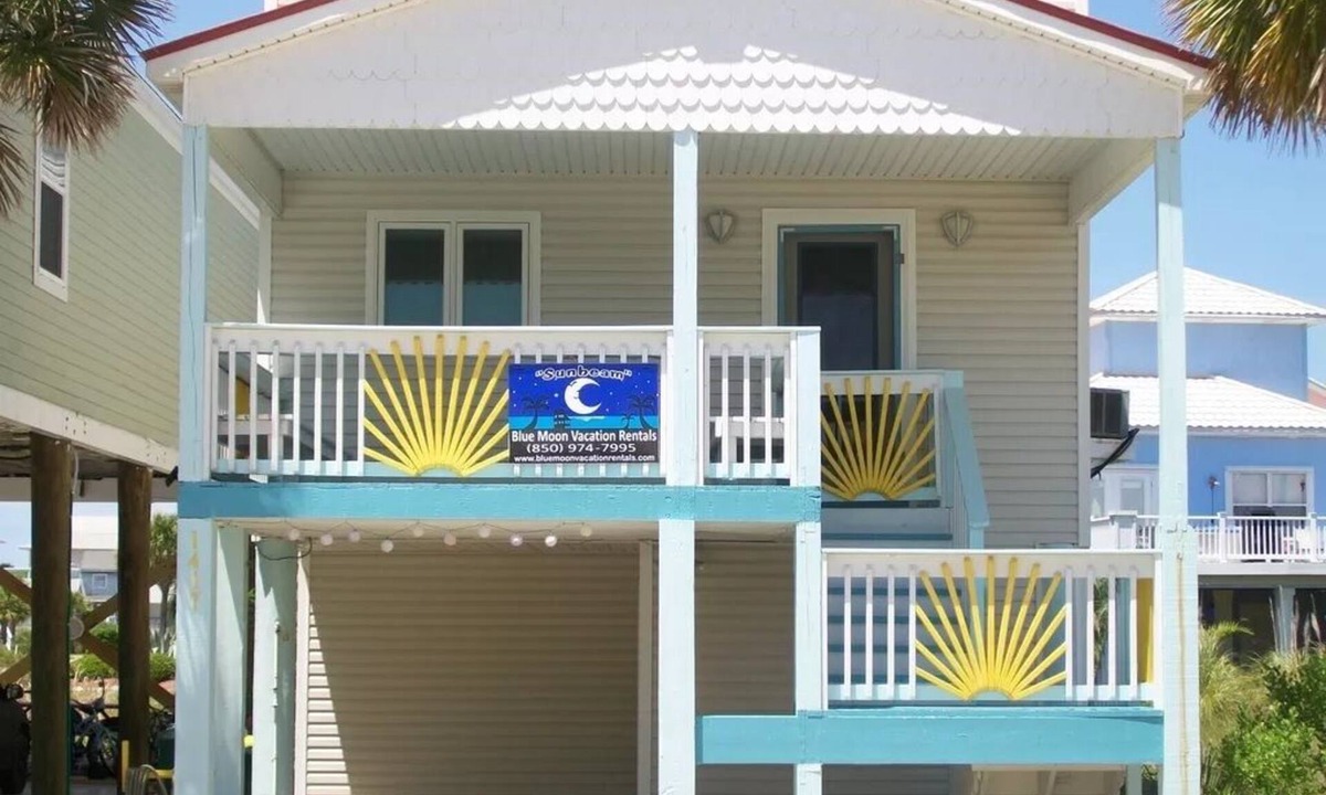 Navarre Beach House | Sunbeam-Soundview Private Home. 2 Min Walk to the Beach