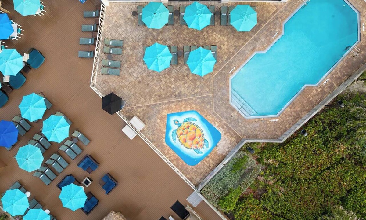 Cocoa Beach Hotel | Sunny Retreat | 2 Modern Units | Onsite Pool, Parking, Private Beach Access