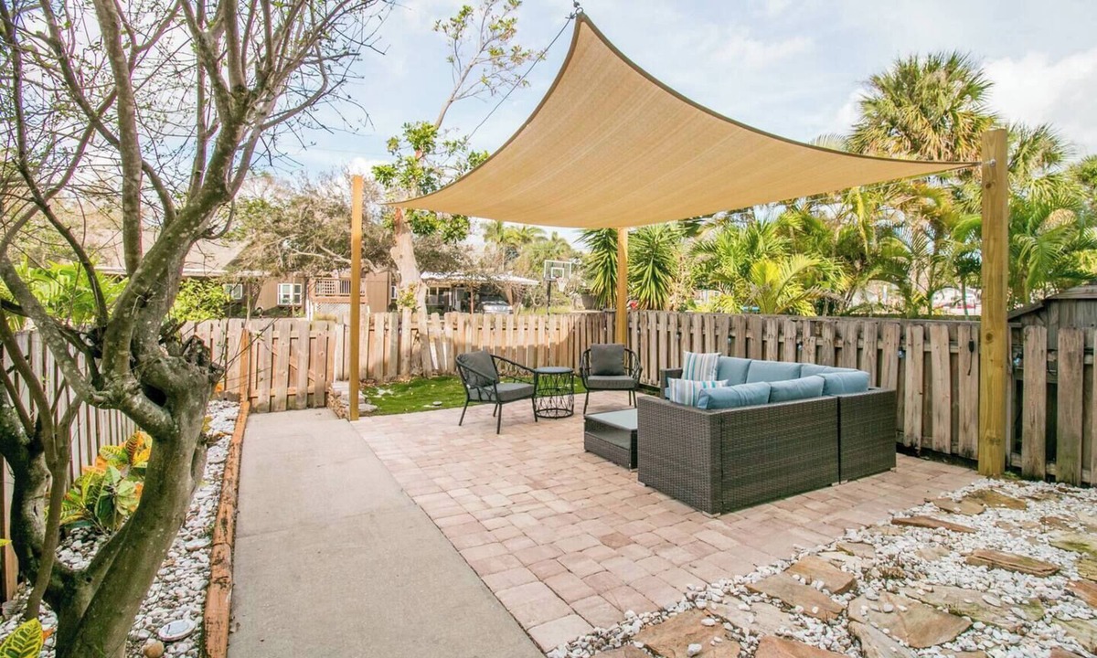 Chandler Park House | Surfside Hideaway - NEWLY Renovated Townhome