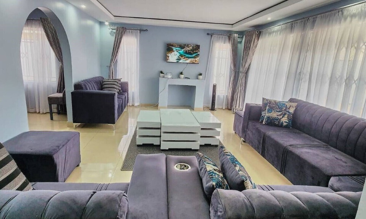 Harare House | Tamayi Holiday Home – Your Safe, Home‑Style Escape in Mainway Meadows, Harare