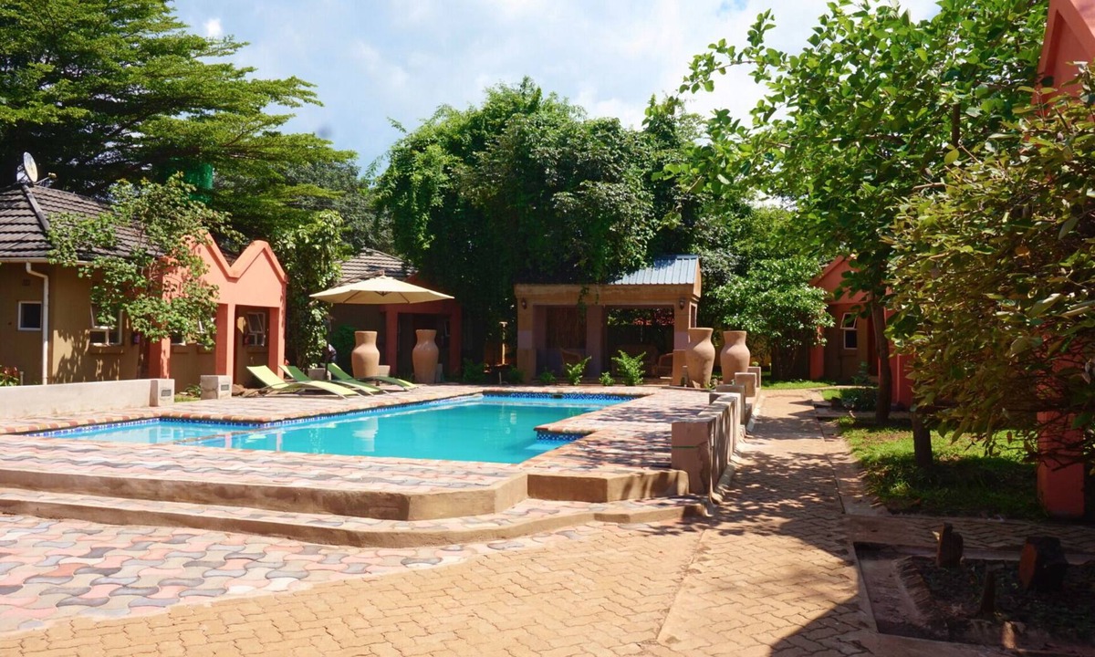 Livingstone Cabin | Tasha Lodge and Tours