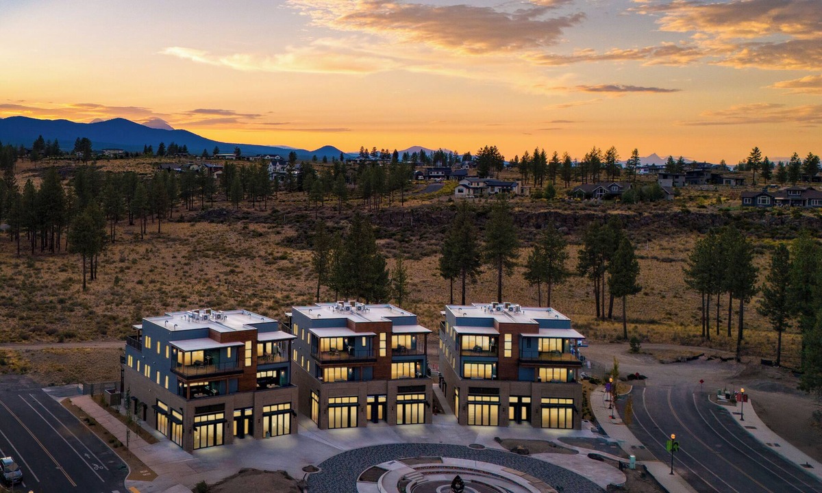 Bend Apartment | The Aerie Suites by AvantStay