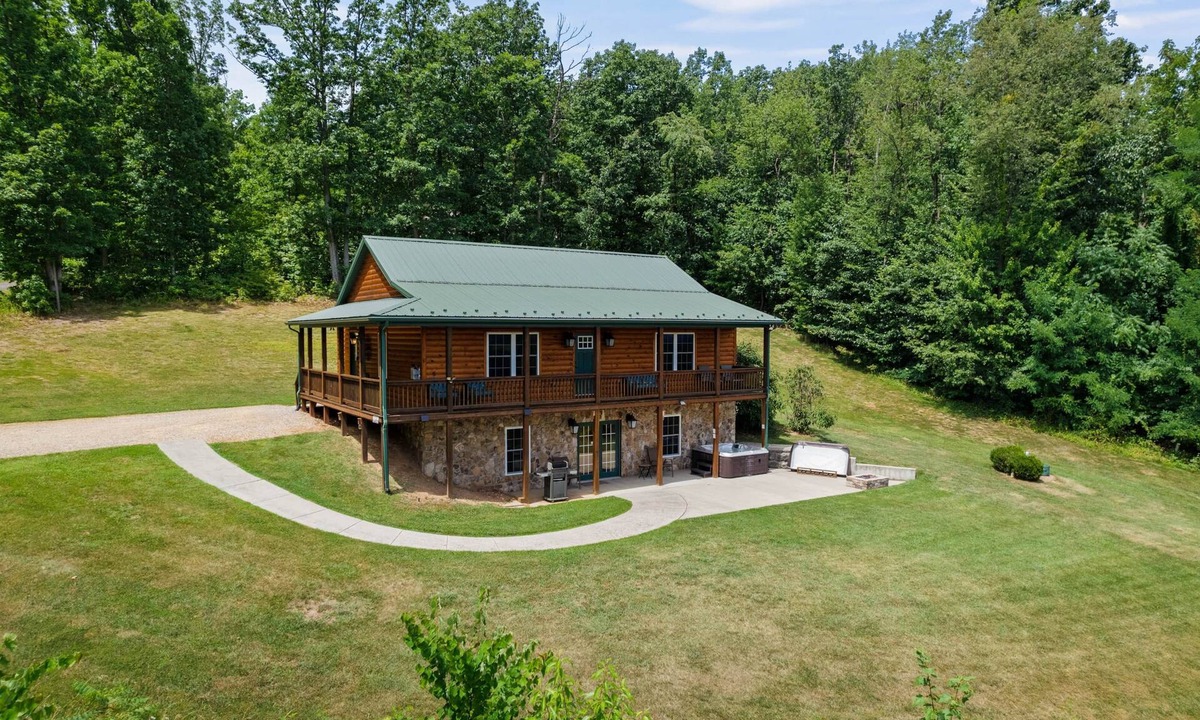 Stanley Cabin | The Black Bear Lodge: Amazing Mountain Views!