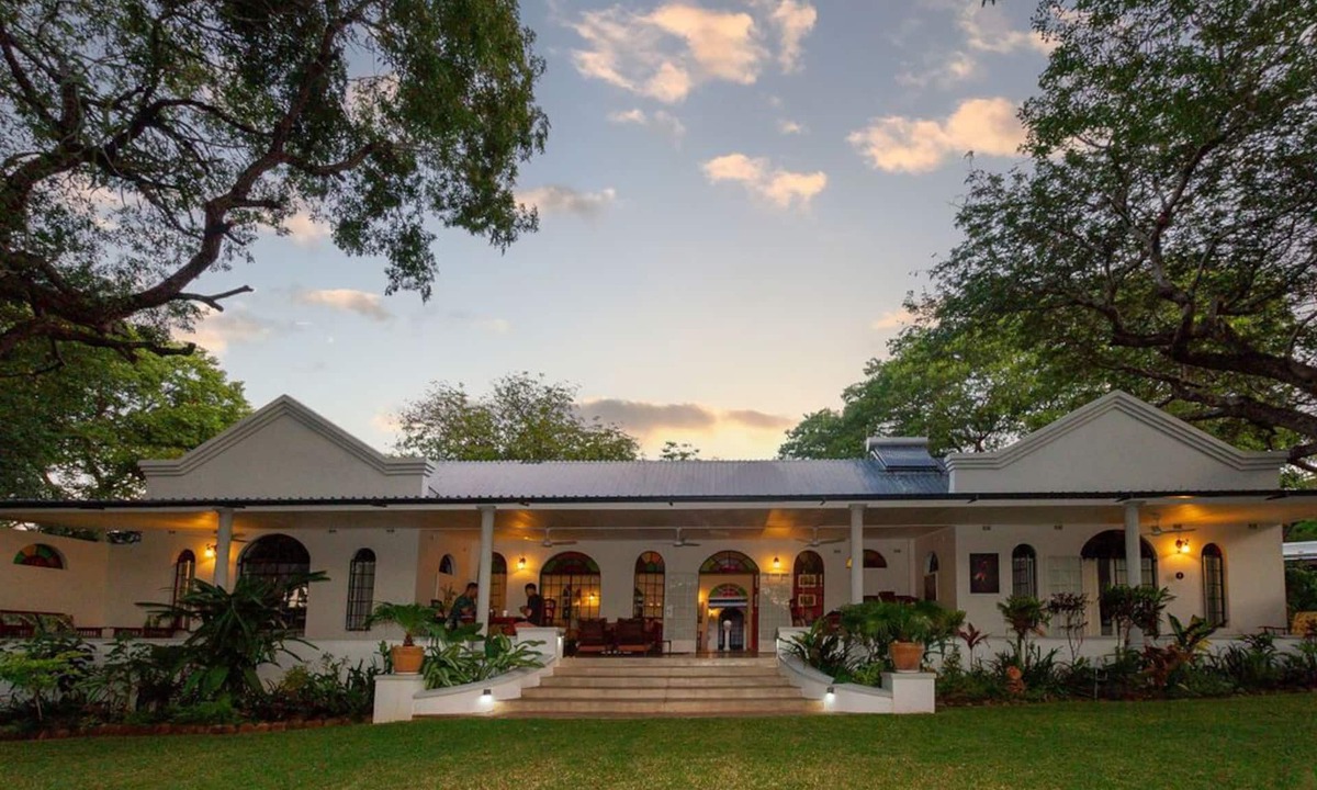 Victoria Falls Hotel | The Courtney Lodge