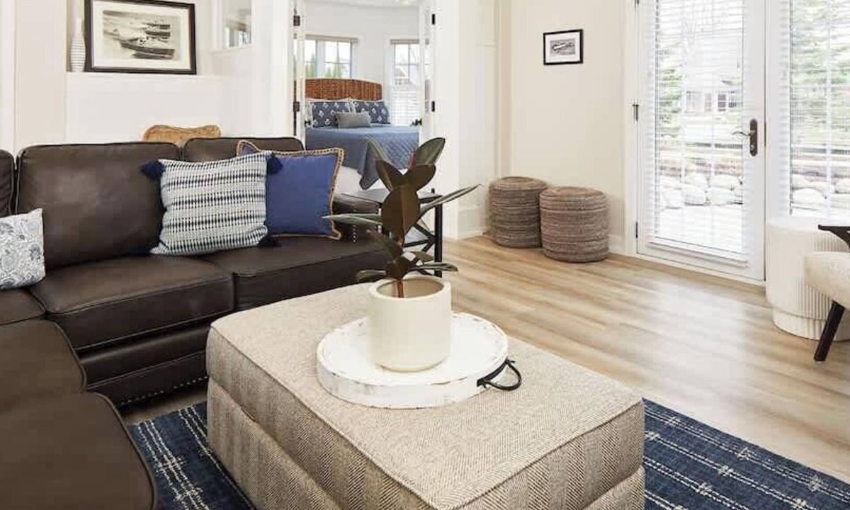 Holland Ski Chalet | The Nantucket 3 Bedroom: Avail Fall to Spring/Early Summer, Sleeps 11, Lake Mac Views