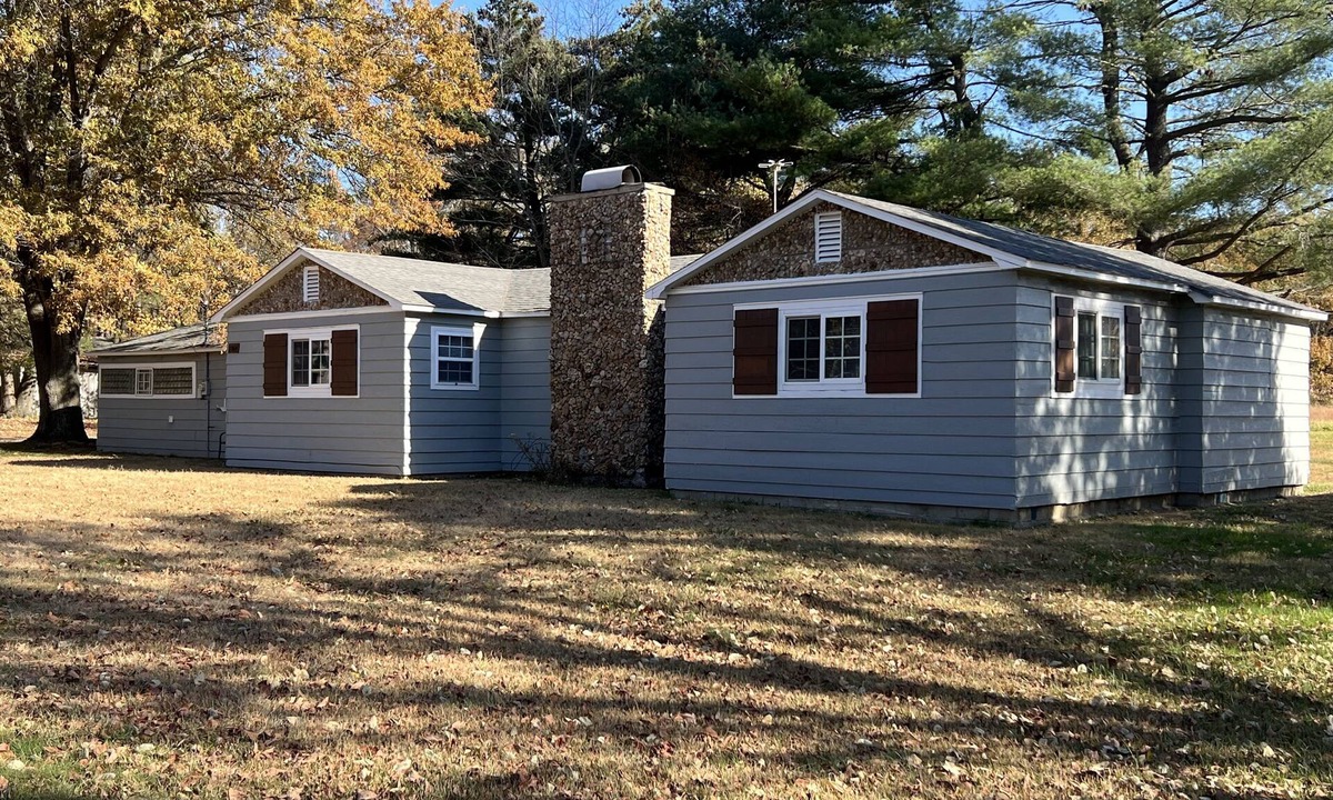 Benton House | The Turkey Farmhouse just a few minutes from Rend Lake