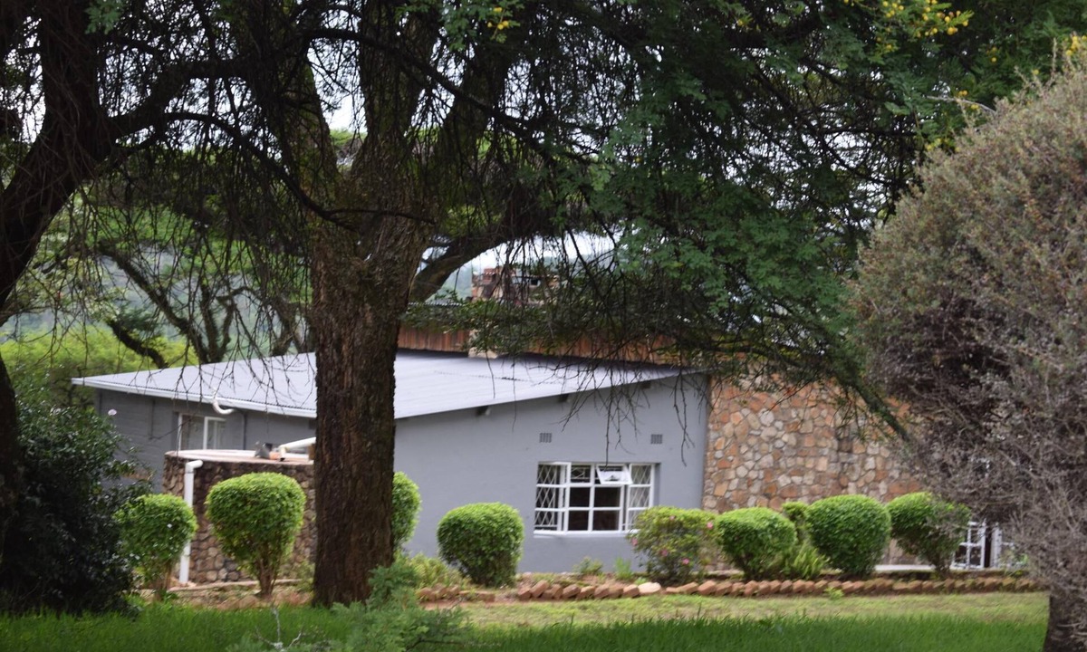 Juliasdale Apartment | Three bedroomed house in Juliasdale - 2192
