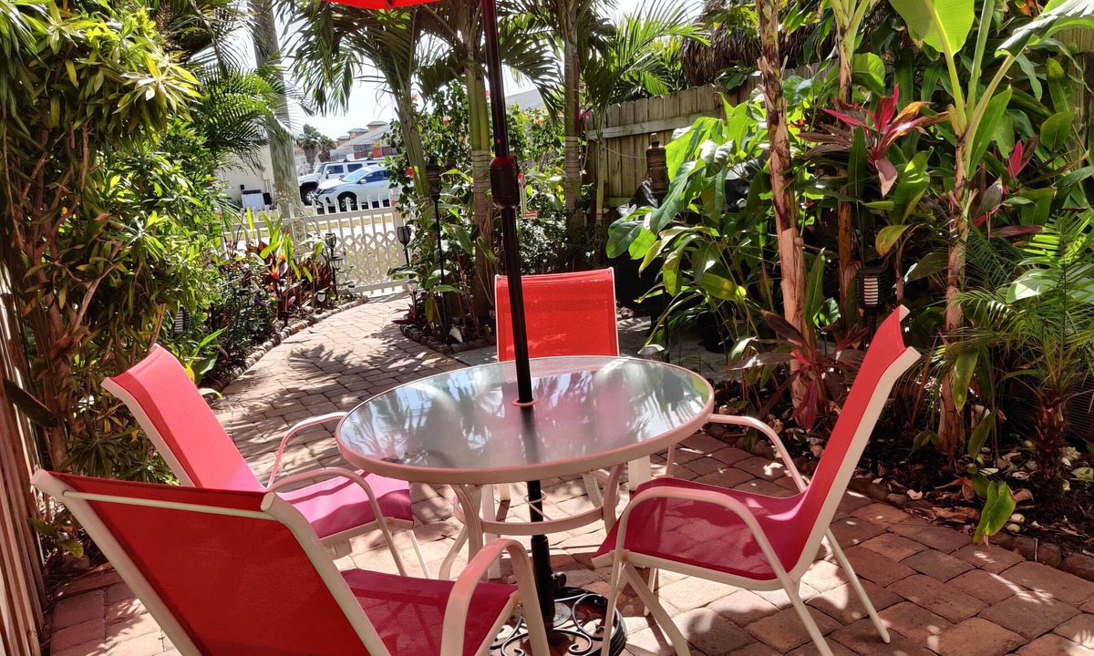 Key Shore House | Tropical Escape w/2 Main Suites Steps to Beach