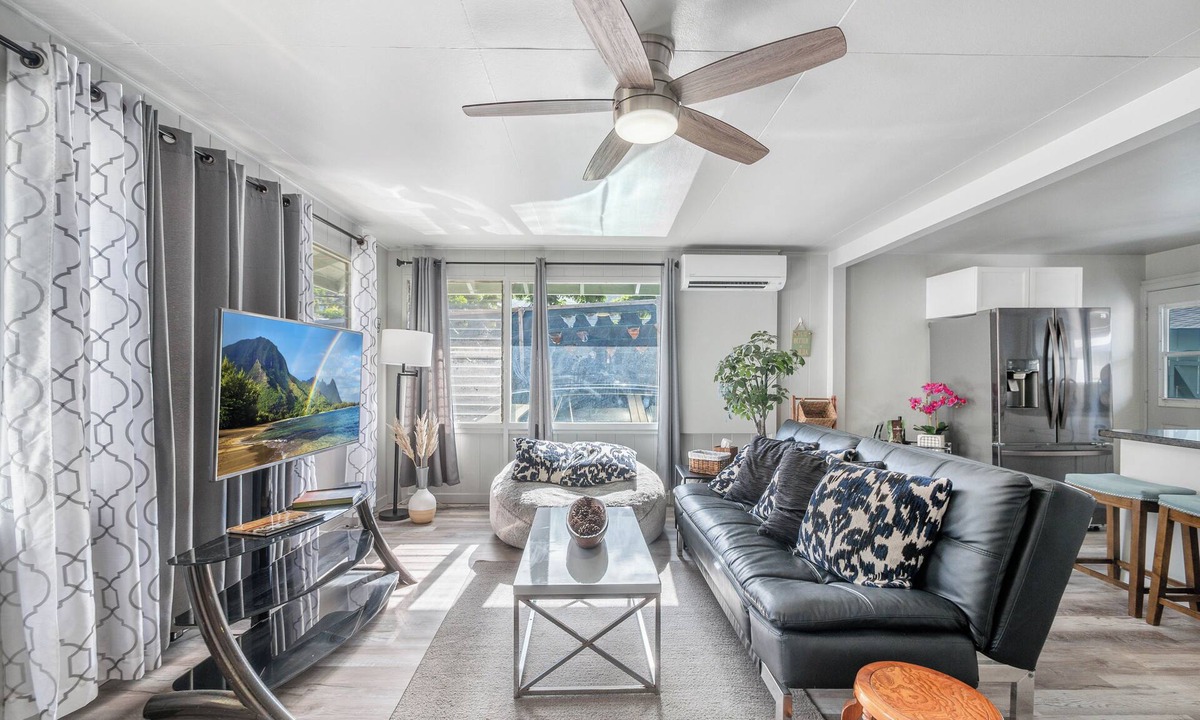 Keolu Hills House | Tropical Haven: 3BR Sanctuary Between Two Famous Beaches