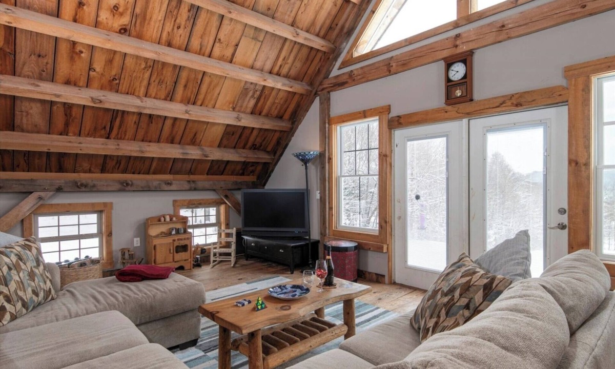 Brookfield House | Vermont Retreat: 3BR with Mountain Views and Trails