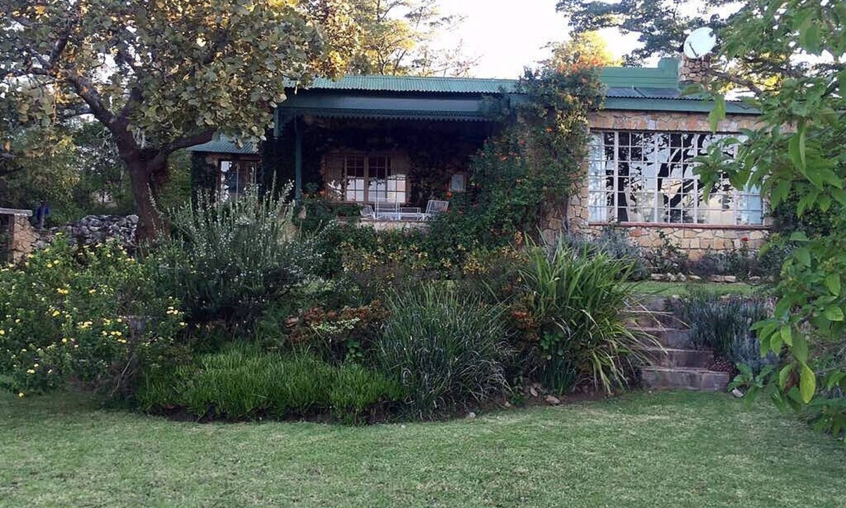 Juliasdale Apartment | Victorian style cottage in Nyanga - 2096