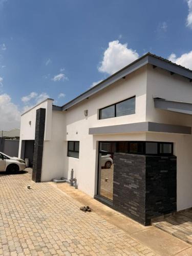 Mount Hampden Apartment | Villa Rutendo