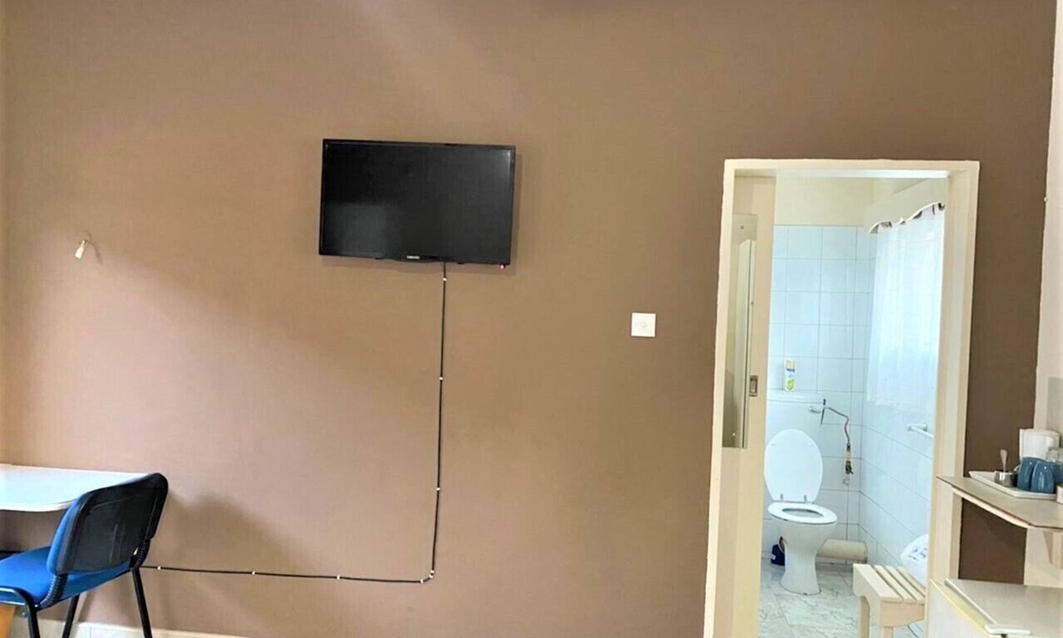 Bulawayo Apartment | Villa Thabiso Standard room with pool access - 2088