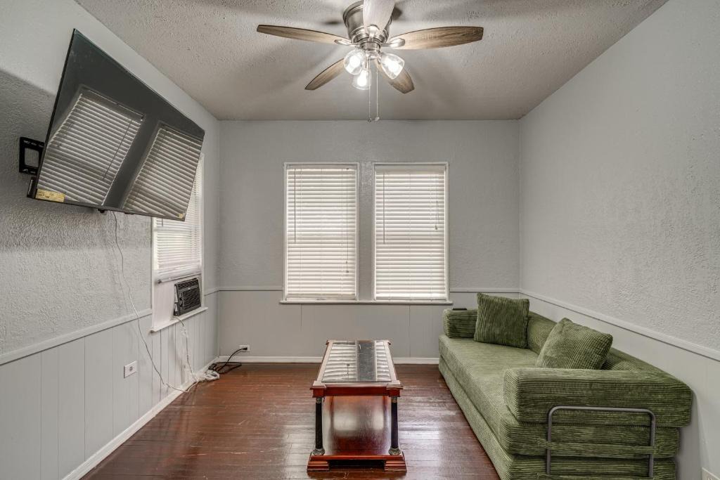 Midtown Apartment | Walk Everywhere! Monte Vista Apartment Near Cafes