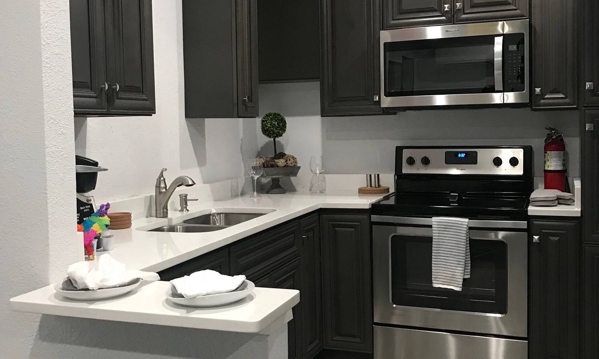 Arsenal Apartment | Walkable Downtown Fun! Near Riverwalk, King William, Bluestar & La Villita