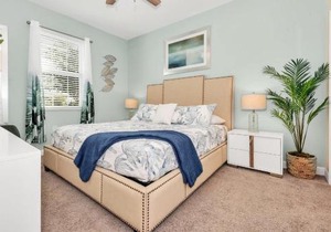 8BR Luxury - Sleeps 22 - Near Disney with Pool & Hot Tub!
