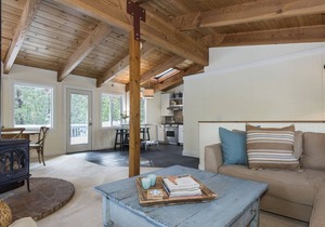 Chamberlands Elevated * Updated * Clean & Fresh * Private Pool, Beach & Tennis