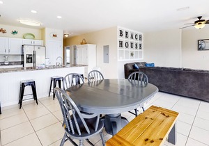 Cheerful home with screened porch & decks - walk to the beach & pool, tennis