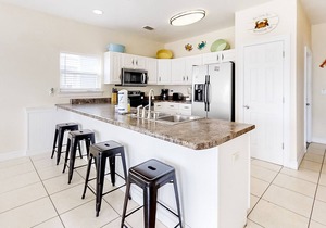 Cheerful home with screened porch & decks - walk to the beach & pool, tennis