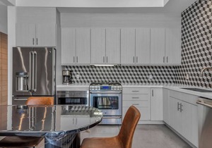 Showstopper Mid-Century Modern Palm Desert Condo, Walkable To Shops & Eateries!