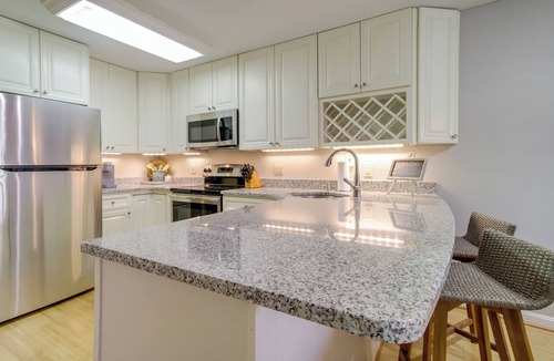 Heron Harbour Isle Apartment | 1/2 Mi to Ocean City Beach! Poolside Retreat