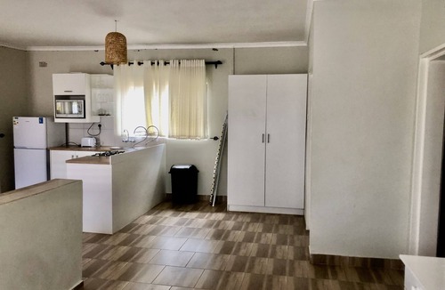 Glen Lorne Apartment | 1 bed apartment in Mount Pleasant Heights - 2013