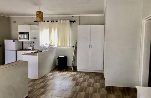 Mazowe Apartment | 1 bed Apartment in Mount Pleasant Heights - 2013