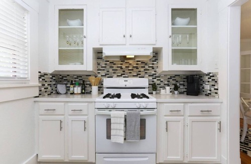 Tobin Hill House | 1 BR/1BA Downtown, Riverwalk, Golf, Zoo & Pearl