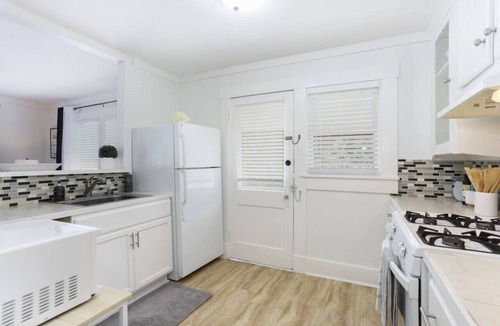 Tobin Hill House | 1 BR/1BA Downtown, Riverwalk, Golf, Zoo & Pearl