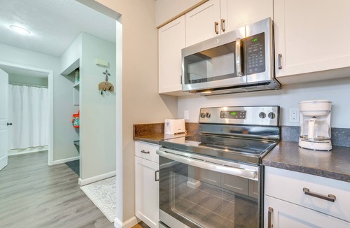 Harbor Springs Condo | 1 Mi to Nubs Nob Ski Resort: Harbor Springs Condo