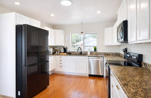 West Bradenton House | 10 min to Beach, Peloton, Game Room, King Bed