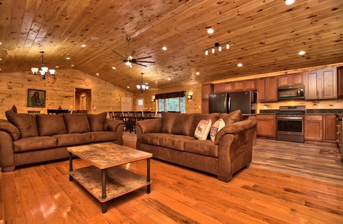 Ebervale House | 11 BR 8 BA Pickle/Basketball CT EV CHARGER HOT TUB FIRE PIT ON 8 ACRES SLPS 30!