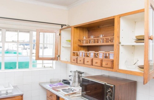 Harare Apartment | 2-bed Gem in Central Harare Sleeps 5