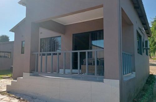 Southern Province Apartment | 2 bedroom serviced accommodation along Zambezi River - Enjoy Game & Canoeing Safaris - Boat Cruises & Fishing - Starlink Internet & Power Backup available