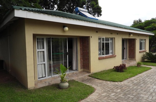 Harare Apartment | 2 bedroomed apartment with en-suite and kitchenette - 2070