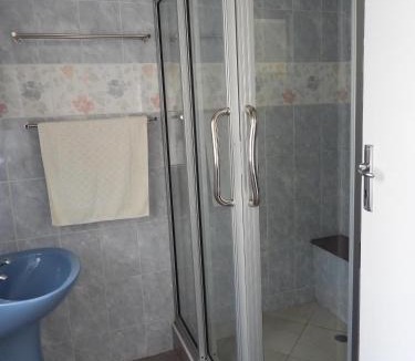 Harare Apartment | 2 bedroomed apartment with en-suite and kitchenette - 2071