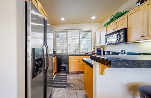 Redmond Condo | 2-Story Home withPatio, Gas Grill, Gas Fireplace, Free WiFi, Shared Pools, Hot Tub