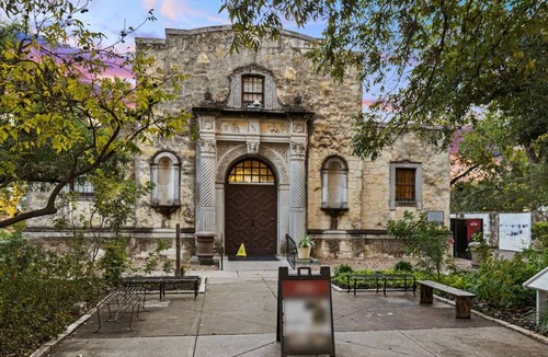 Downtown San Antonio Apartment | 2 Units | Stay by River Walk | Comfort & Convenience for Foodies and Explorers